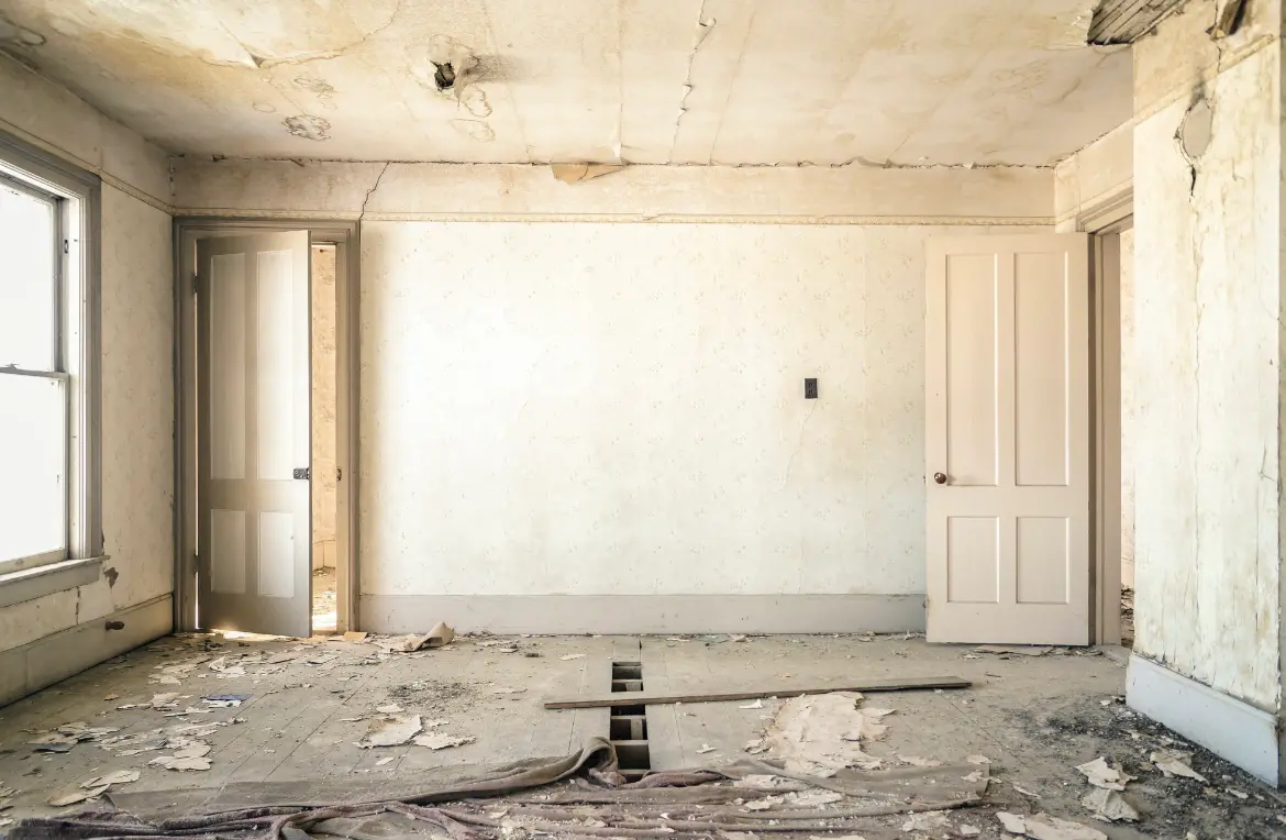 Waste disposal crew managing a cleanout project in Highland Falls